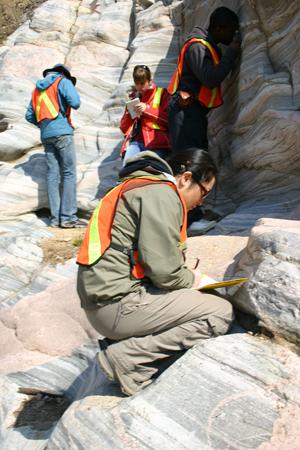 Star lake field school with students on rocks.
