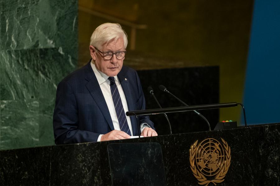 Headshot of Bob Rae.