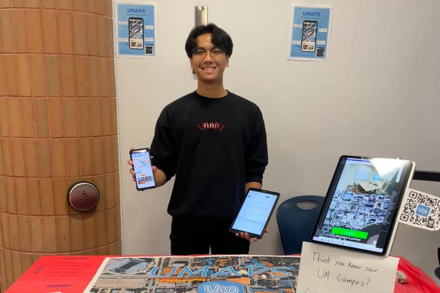 Stu Clark Centre Startup Coach Ben Isakov working with students