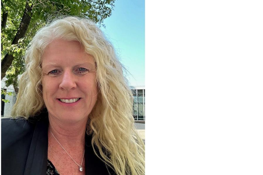 head shot woman long wavy blonde hair