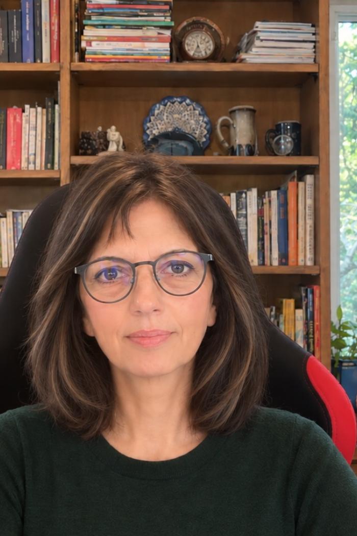 Headshot of Zahra Moussavi