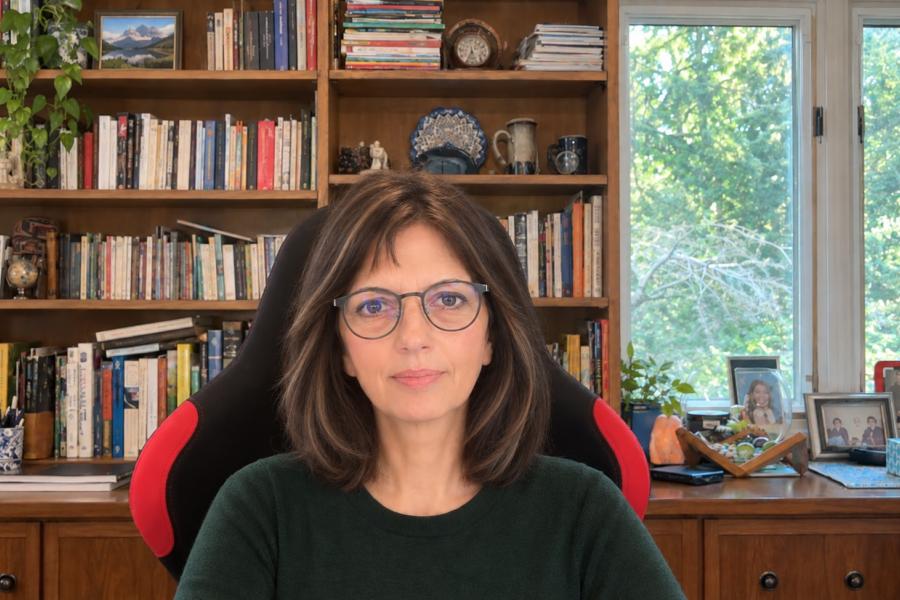 Headshot of Zahra Moussavi