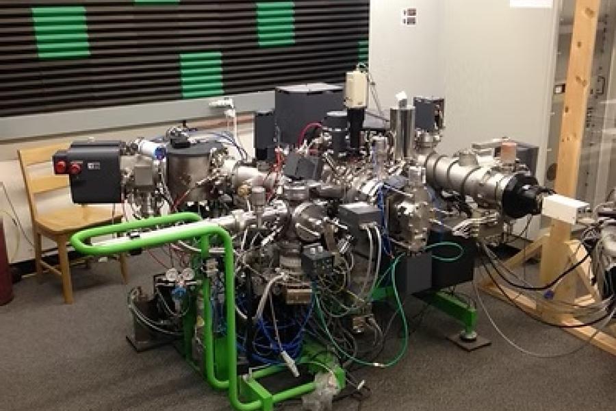 a picture of an instrument at the sims lab at the u of m