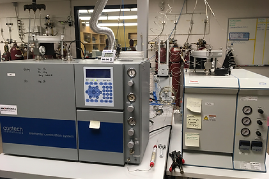 a picture of an instrument at the stable isotope lab at the u of m