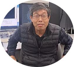 Panseok yang sitting as his desk