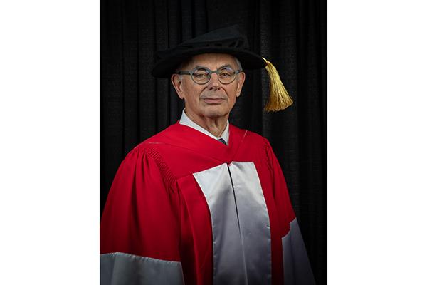 An image of Dr. David Barnard, O.M., Honorary Degree recipient. 