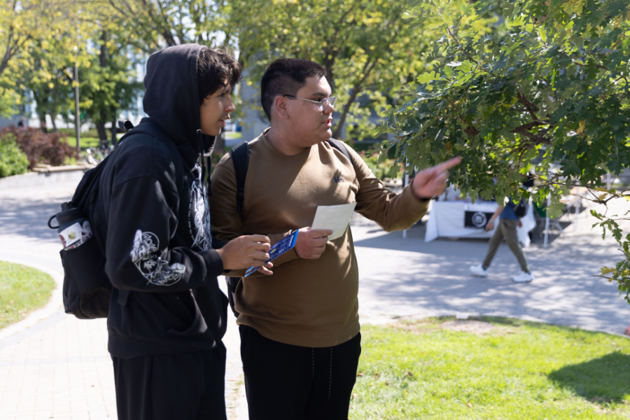Two students exploring campus during Orientation.