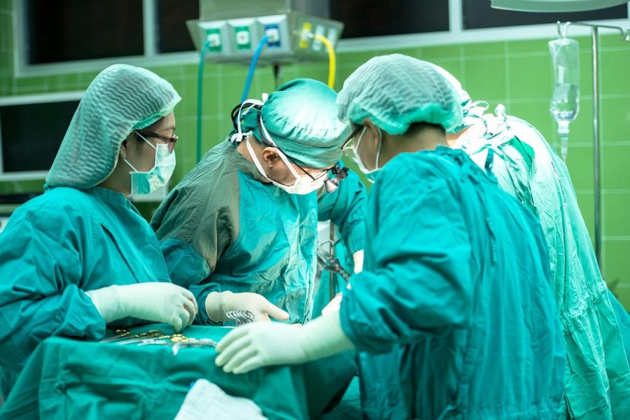 Photo of surgery. Courtesy Pixabay