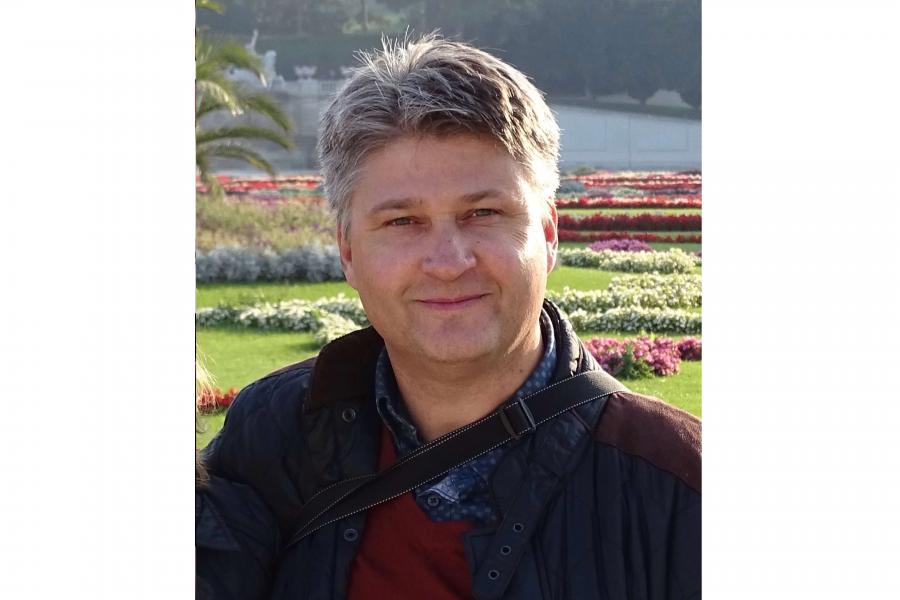Portrait of Dr. Mike Teschuk.