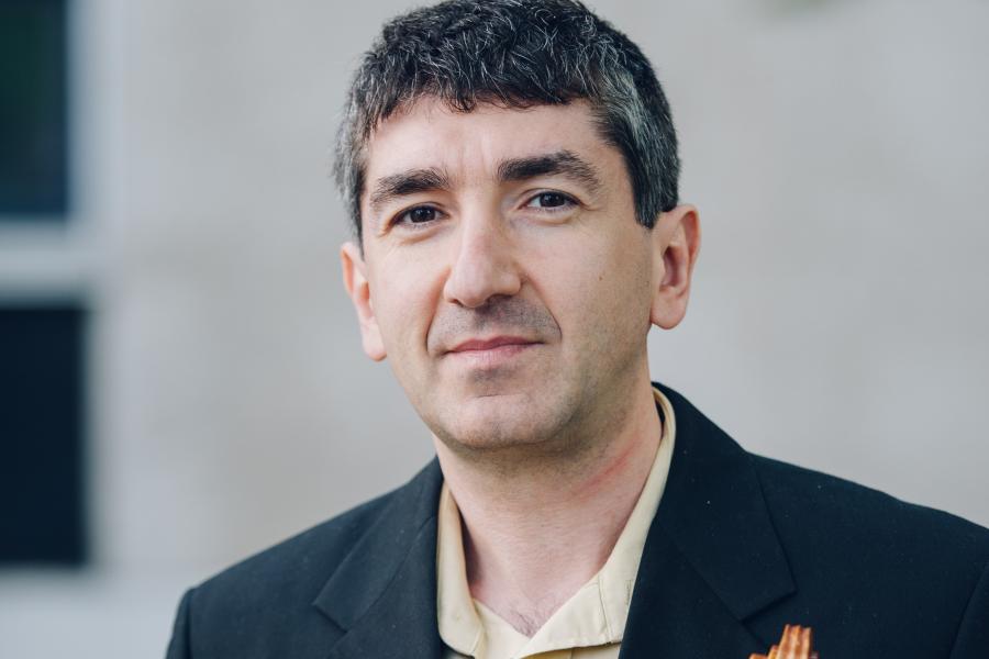 Head shot of violin professor Oleg Pokhanovski