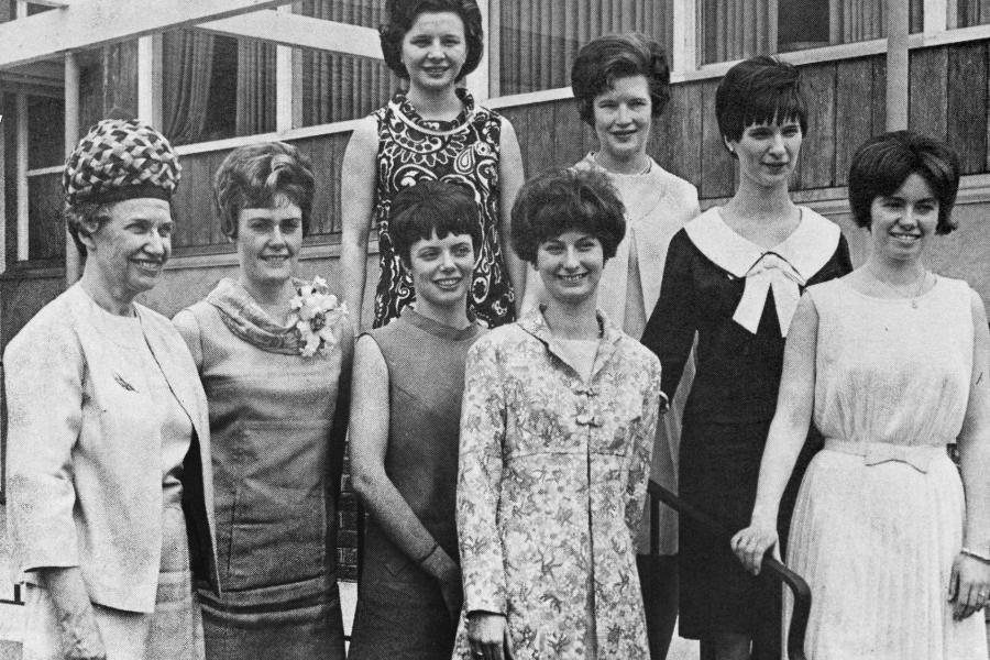 Group of nursing students in 1976