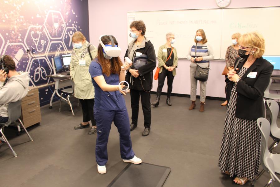 Nursing alumni on a tour of the virtual reality lab.