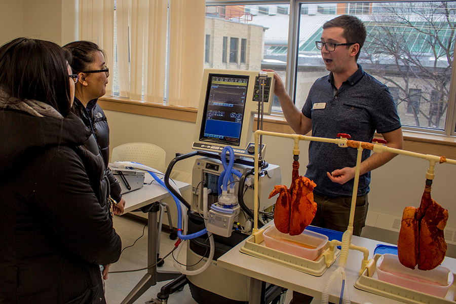 Demonstration of lung function.