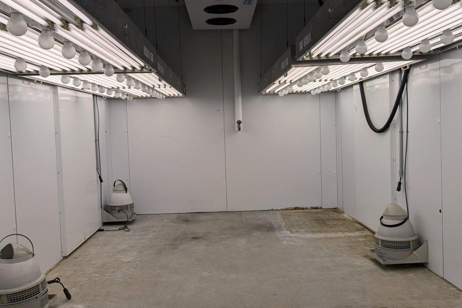 Picture of growth chamber available for lease