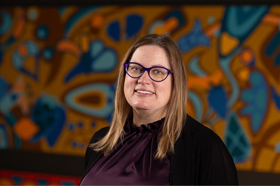 headshot of sarah teetzel